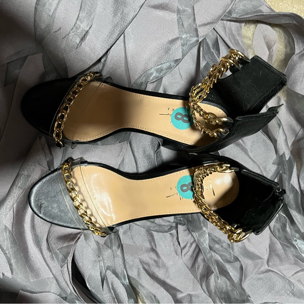 Elegant Black and Gold Heels with Chain Detail